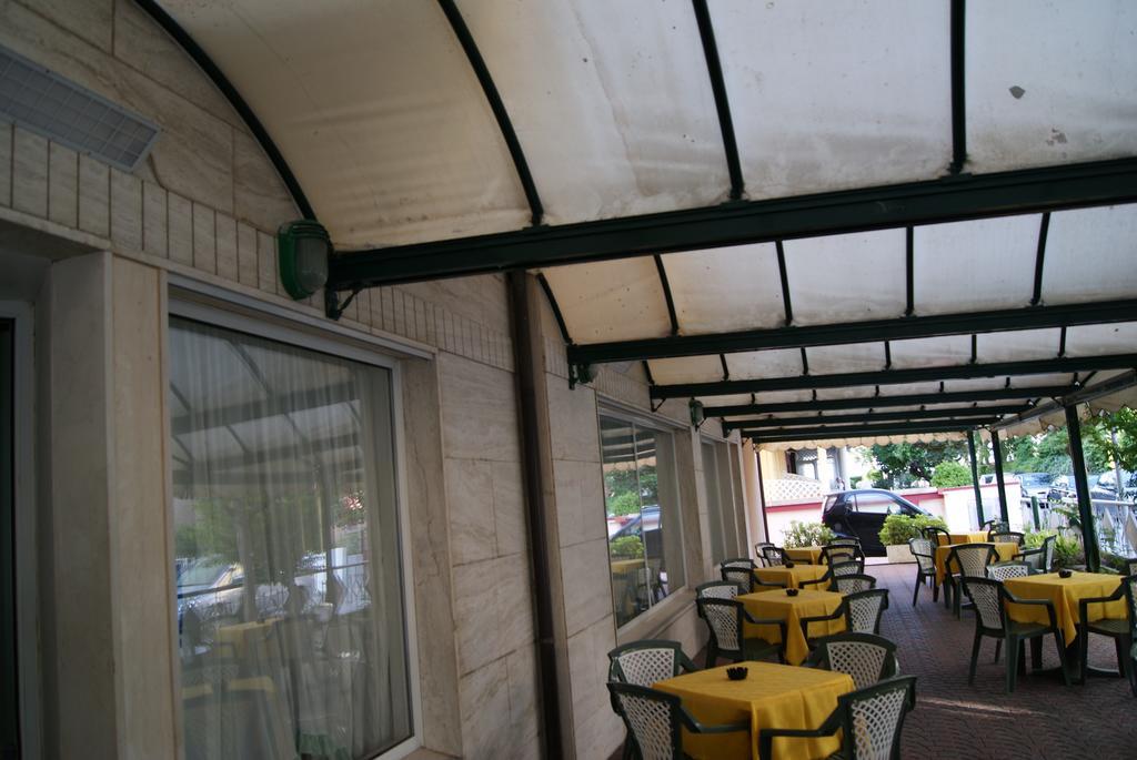 Aron Hotel Rimini Dış mekan fotoğraf
